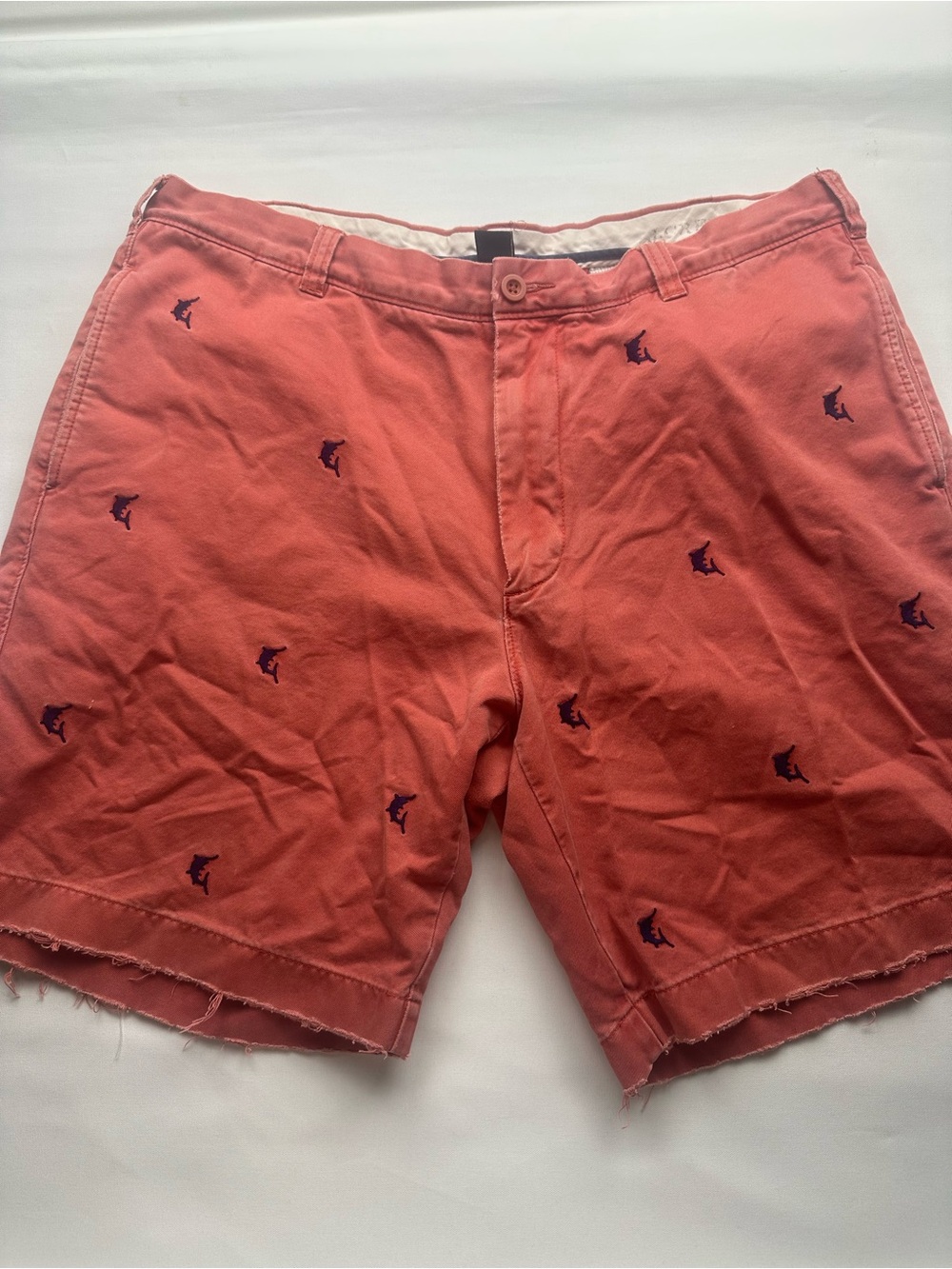 Men's Embroidered Coral distressed Cotton Shorts with print. Size 38W
